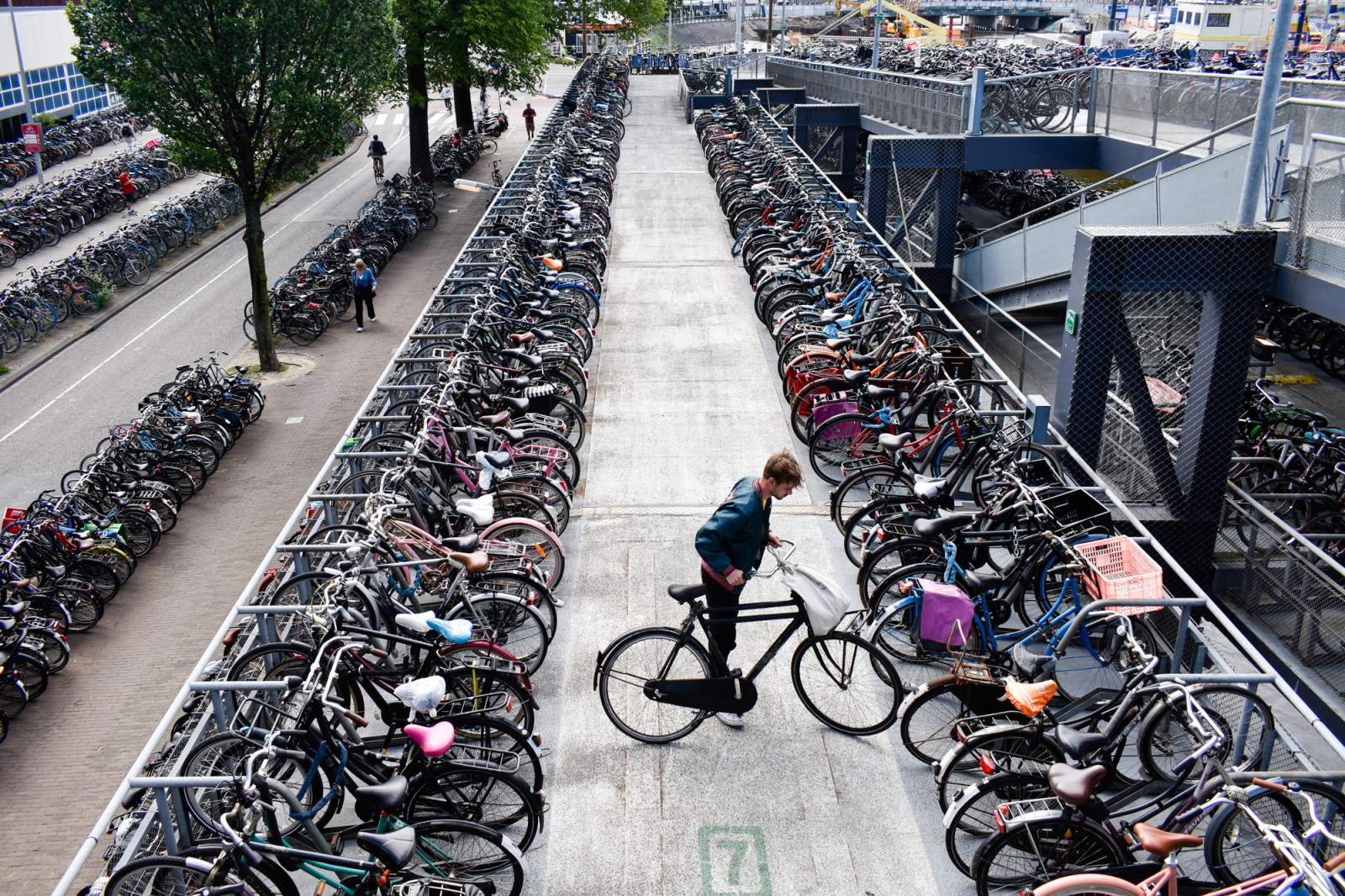 Mil bicicletas en Amsterdam