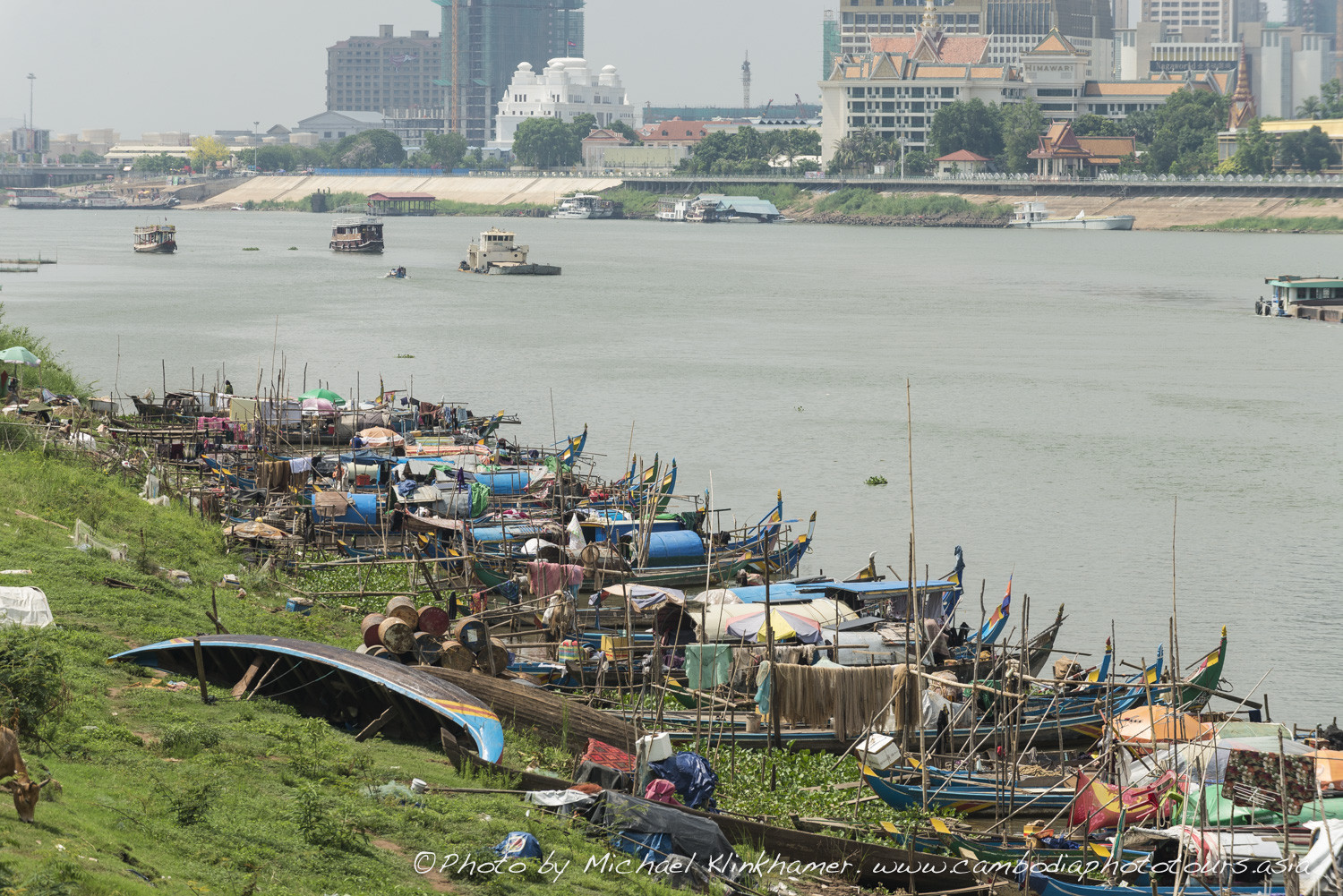 Cham community next to the river Phnom Penh